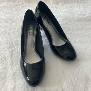 LIFESTRIDE Black Patent Parigi Pumps  Size 7.5M